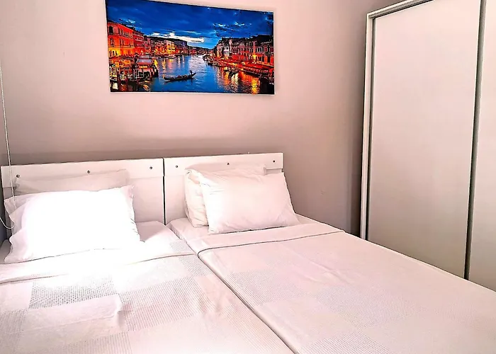 The Villages ,c2 , Havuz, Balkon, Peyzaj אולודניץ